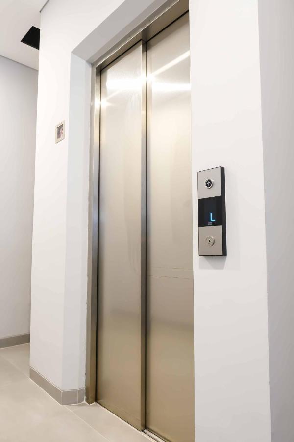 M Cabin Karawaci Binong المظهر الخارجي الصورة
